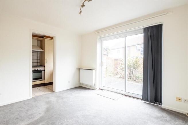 5 Gordon Close-2.jpg