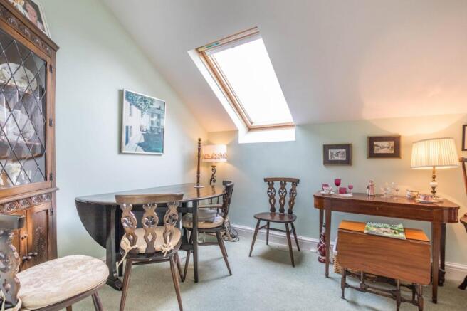 SITTING/DINING ROOM