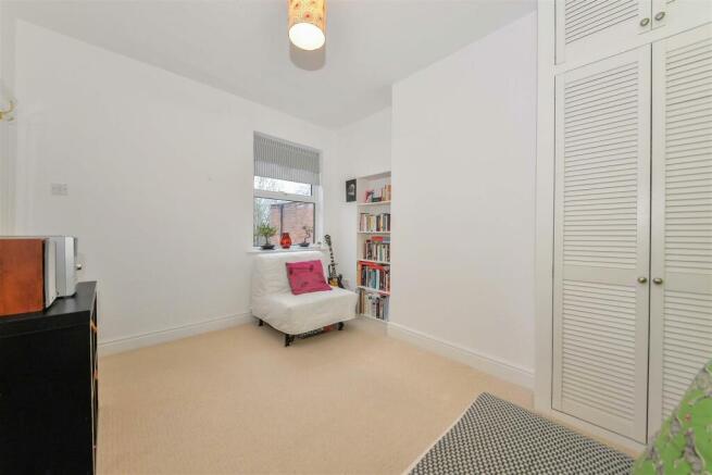 93 May Lane - bed2b.jpg