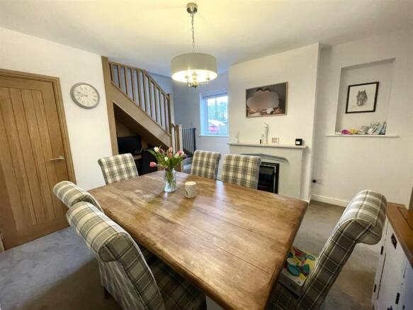 DINING ROOM.jpg