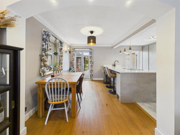 3 bed Semi-Detached for sale Image 6