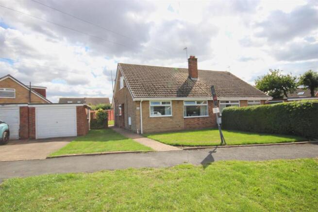 3 bed Semi-Detached Bungalow for sale Image 12