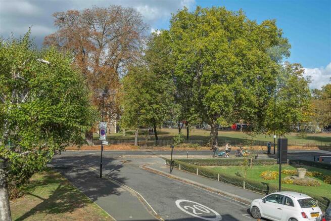 2-bed flat on Castle Row Horticultural Place  London, £895,000
