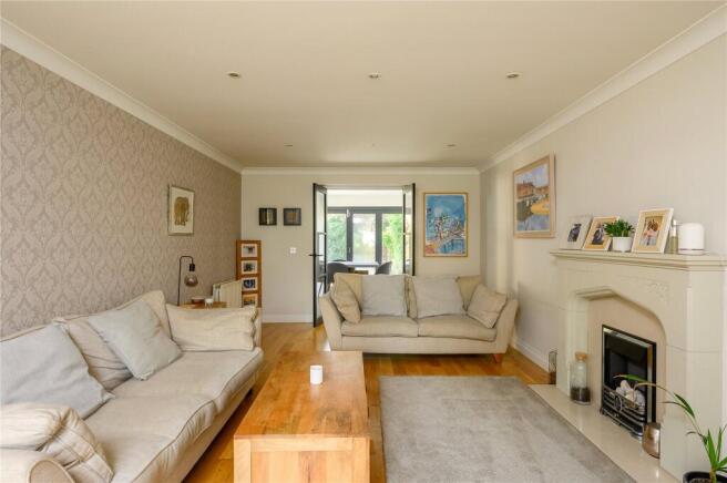 5 bed Link Detached House for sale Image 5