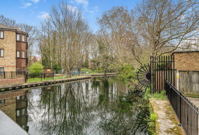 1439009-3-69ce302...