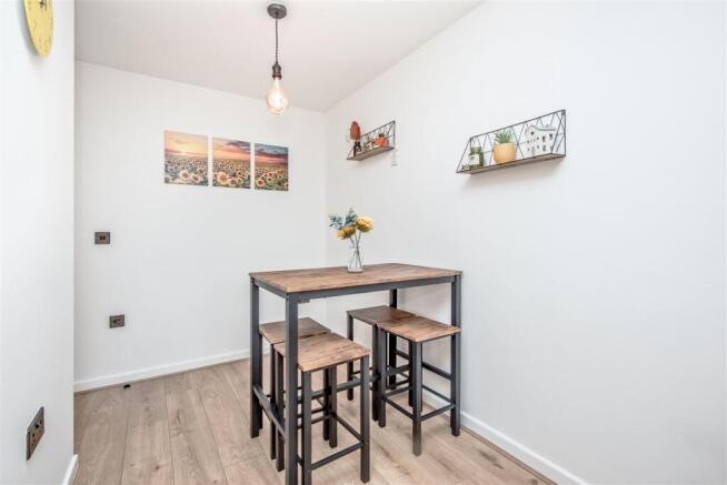 2 bed Apartment for sale Image 11