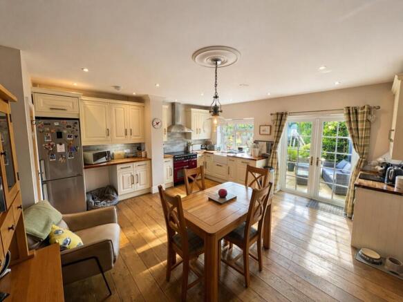 Woodend Lane - kitchen..jpeg