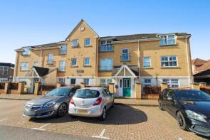 14, Buckingham Court, Windsor Close, Farnborough GU14 7NF