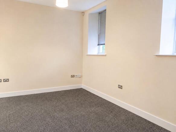 2 bed Flat to rent Image 4