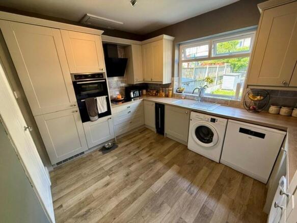 3 bed Town House for sale Image 4