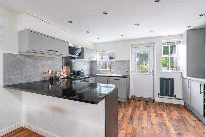 3 bed Town House for sale Image 7