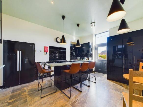 12 bed Semi-Detached for sale Image 4