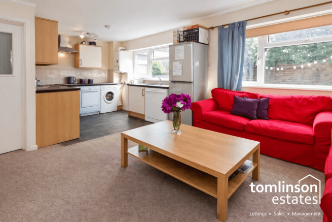 5 Bedroom semi-detached house - HMO