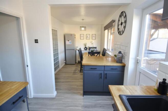 KITCHEN/ DINER