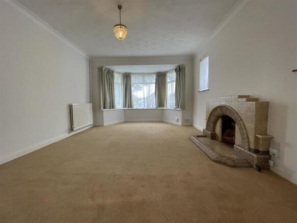 LOUNGE DINING ROOM