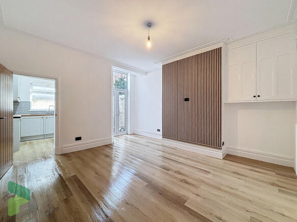 Living Room/Dinin...