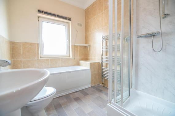 6 bed Detached for sale Image 9