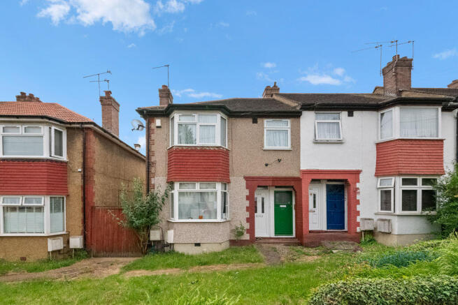 2-bed flat on Carr Road, Northolt, £305,000