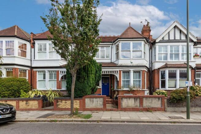 Flat B, 9 Gainsborough Road, North Finchley, London, N12 8AA