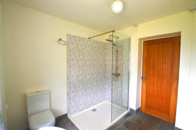 bathroom 1.jpg