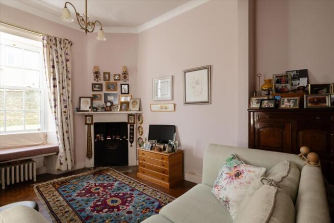 6 bed Detached for sale Image 9