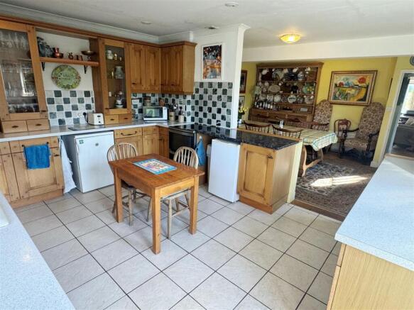 Kitch - Dining 1.JPG