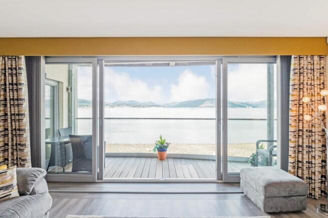 access to balcony fr