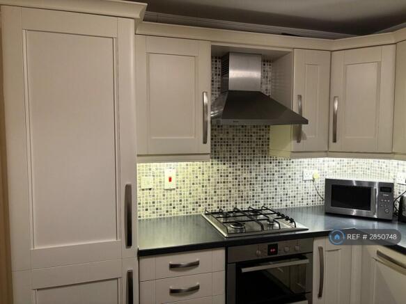 Fully Fitted Kitchen