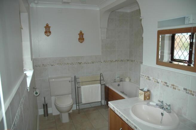 FAMILY BATHROOM