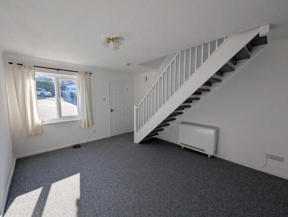 25 Kingsley Court Lounge