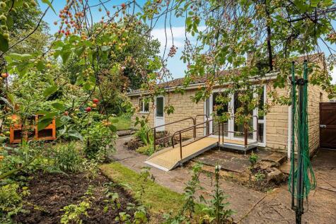 Yew Tree Close, Cam, Dursley, GL11 6JW