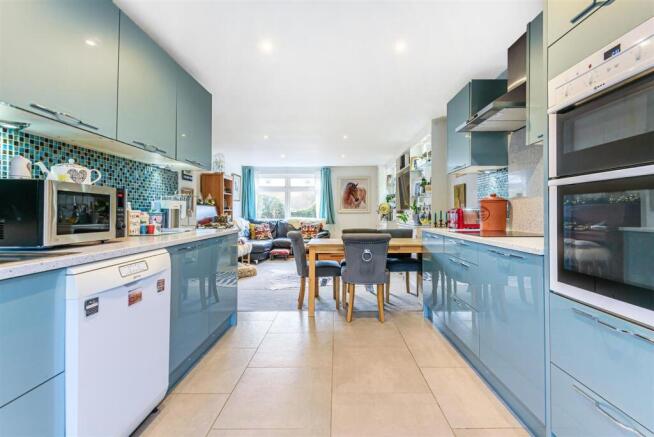 Woodlands Road, Epsom, KT18 photo 4