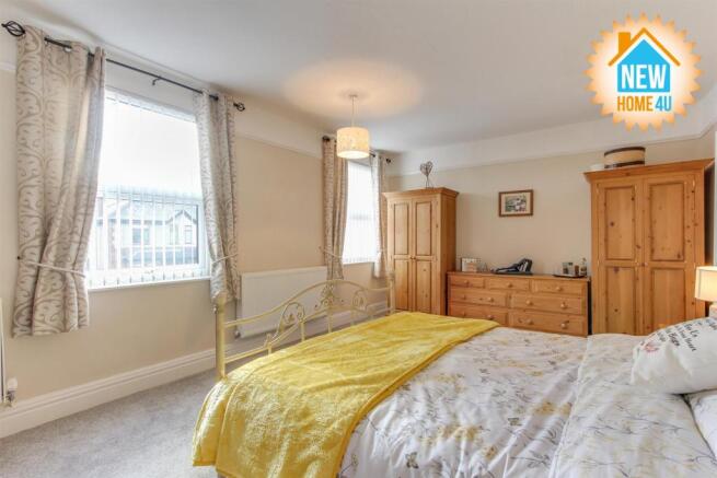MAIN BEDROOM: