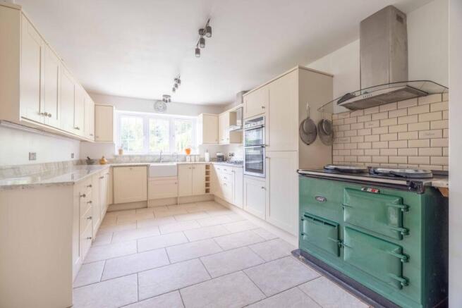 Coppermill Road, Wraysbury, Staines-upon-Thames, TW19 photo 4