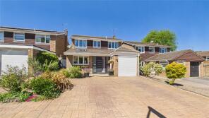 4, Lightwater Meadow, Lightwater GU18 5XH