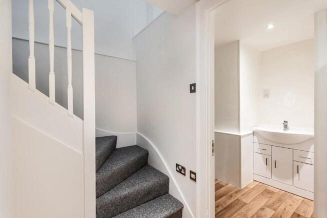 Flat 1, 239 London Road East, Batheaston, BA1 7RL-