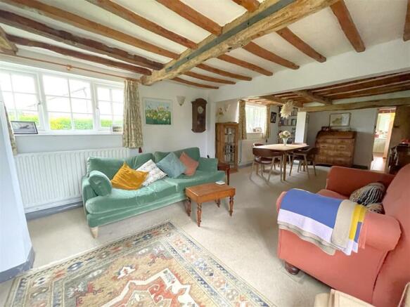 LIVING/DINING ROOM