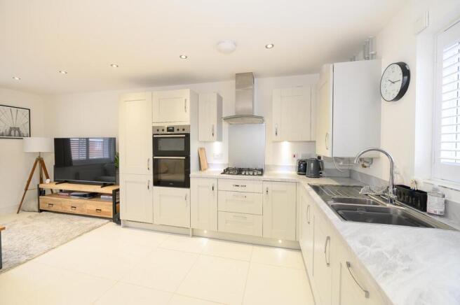 Living area pic 3.jpg