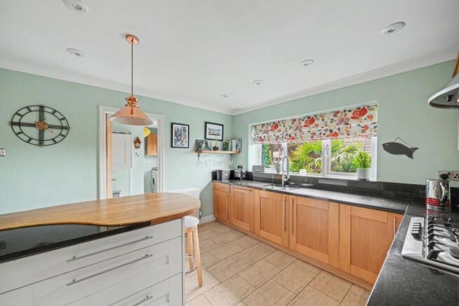 5 bed Detached for sale Image 11