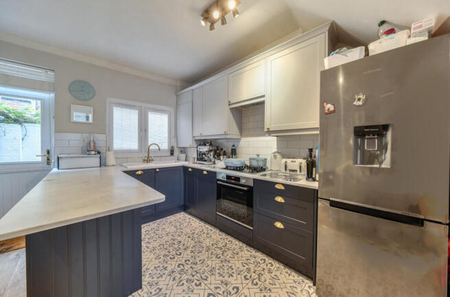 1373482-8-69038dc...