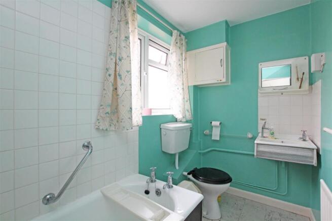 45WL - Bathroom.jpg