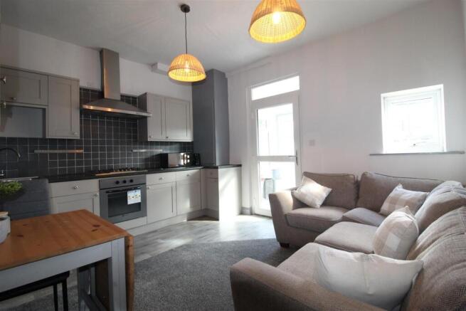 1 bed House Share to rent Image 4