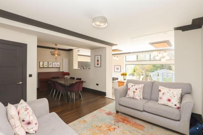 5 bed Detached for sale Image 10