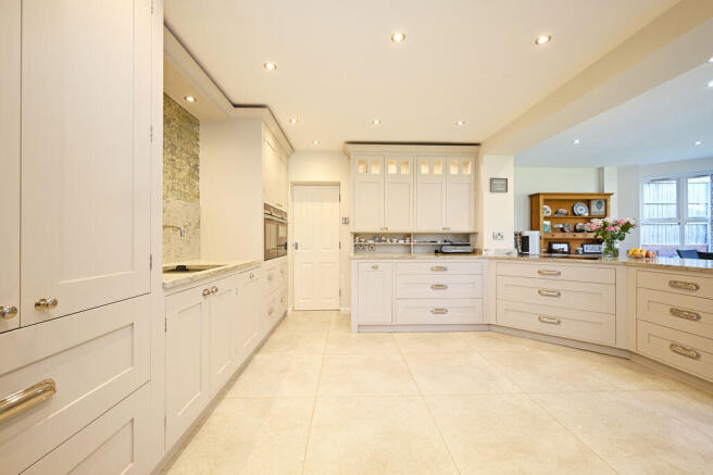 4 bed Detached for sale Image 12