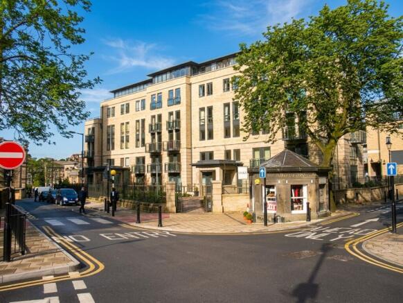 3 bed Flat for sale Image 12