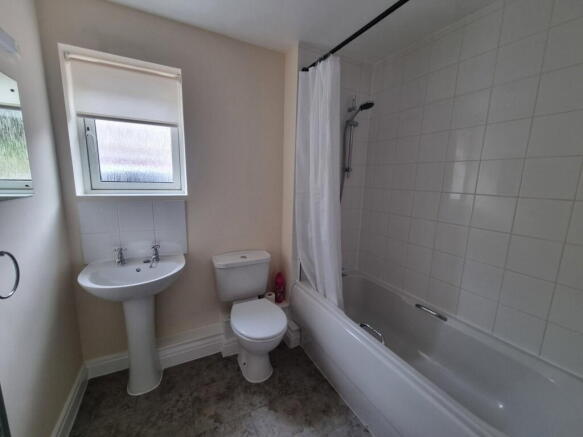 1 bed Ground Flat to rent Image 5