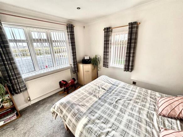 3 bed Bungalow for sale Image 11