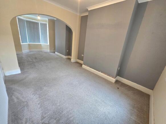 2 bed Terraced to rent Image 5