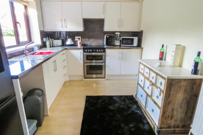 Kitchen 2.JPG
