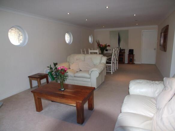 Lounge/Dining Room